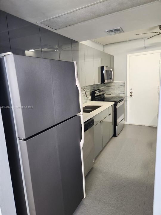 Recently Rented: $2,190 (1 beds, 1 baths, 916 Square Feet)