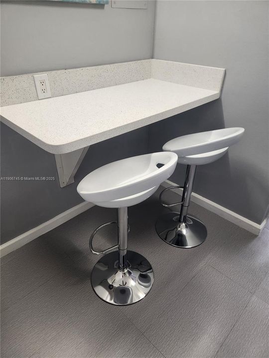 Recently Rented: $2,190 (1 beds, 1 baths, 916 Square Feet)