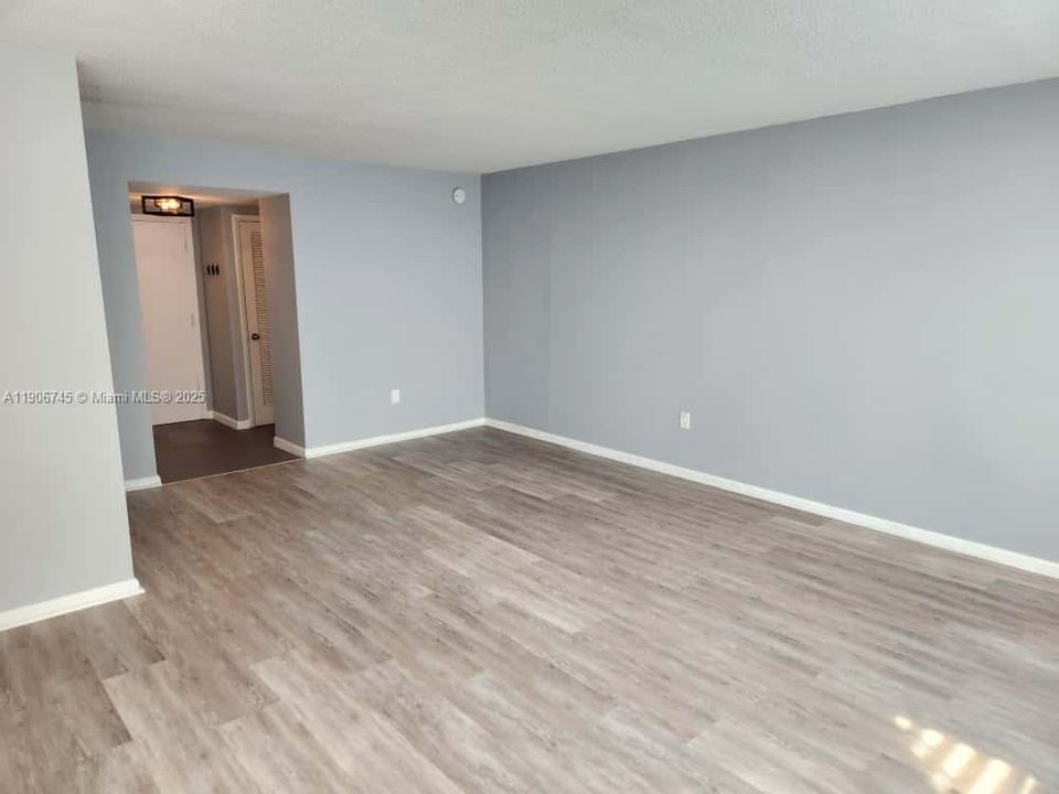 Recently Rented: $2,190 (1 beds, 1 baths, 916 Square Feet)