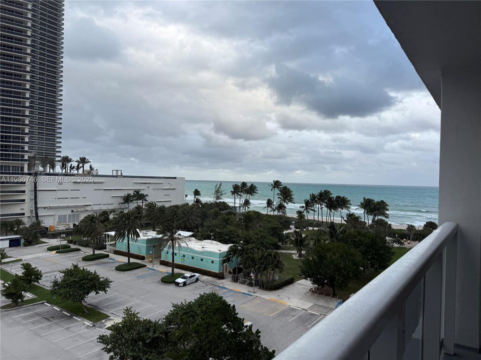 出租: $3,300 (2 贝兹, 2 浴室, 1440 平方英尺)