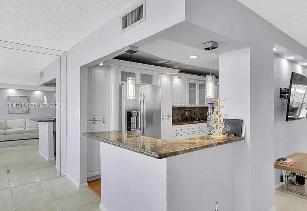 出租: $3,300 (2 贝兹, 2 浴室, 1440 平方英尺)