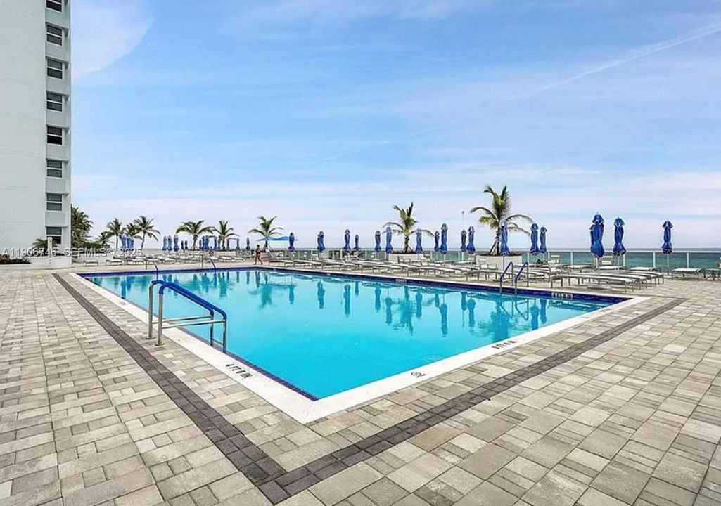 出租: $3,300 (2 贝兹, 2 浴室, 1440 平方英尺)