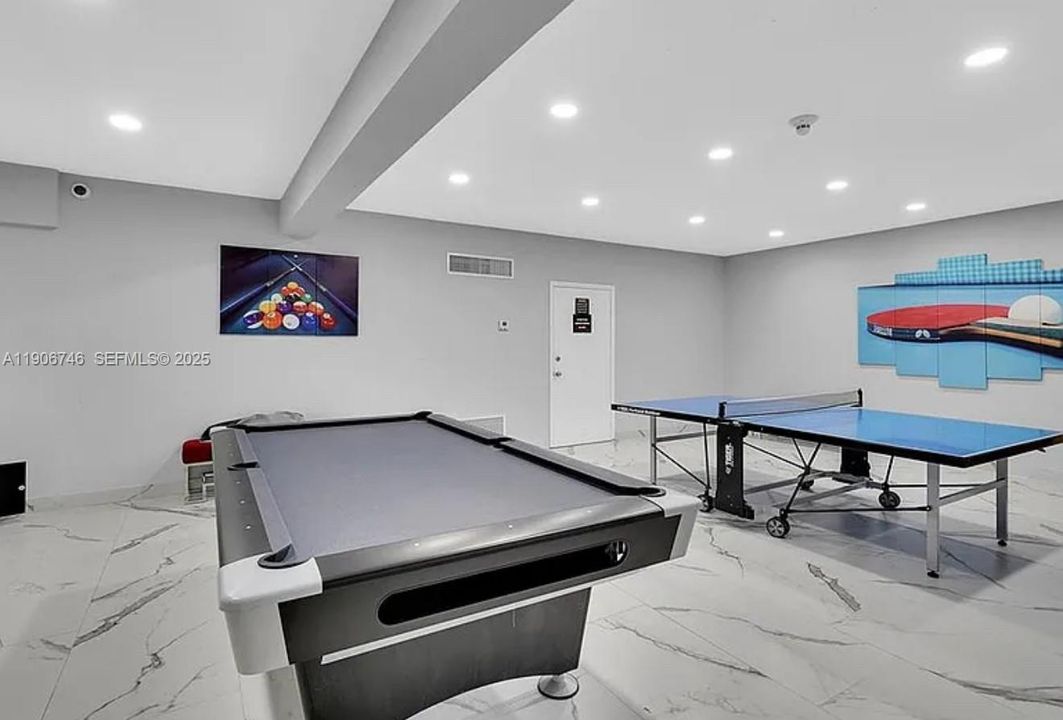 出租: $3,300 (2 贝兹, 2 浴室, 1440 平方英尺)