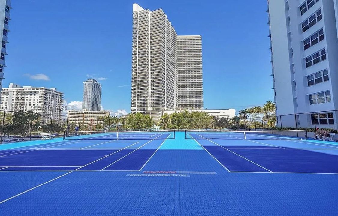 出租: $3,300 (2 贝兹, 2 浴室, 1440 平方英尺)