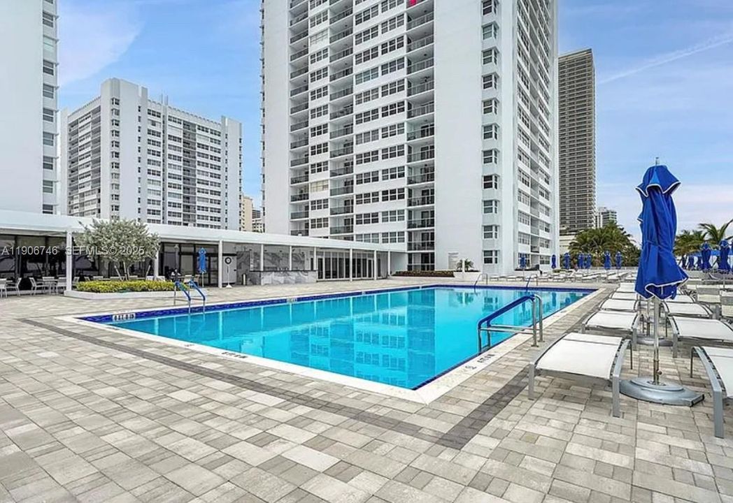 出租: $3,300 (2 贝兹, 2 浴室, 1440 平方英尺)