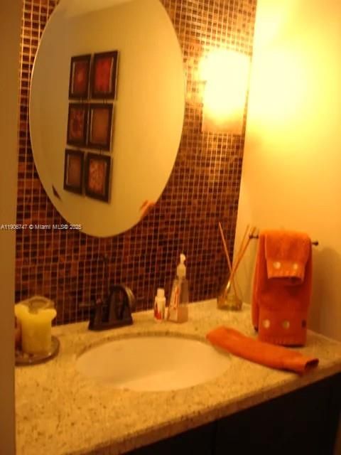 На продажу: $350,000 (2 спален, 2 ванн, 1310 Квадратных фут)