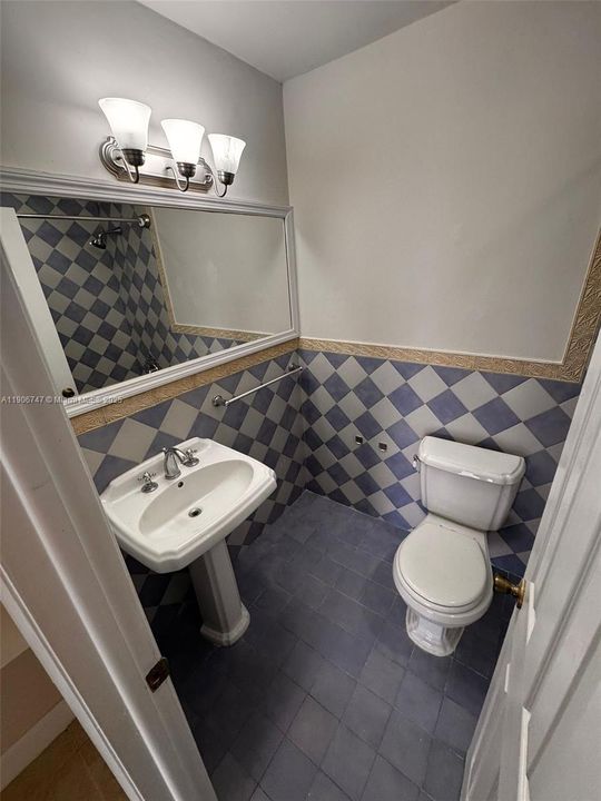 На продажу: $350,000 (2 спален, 2 ванн, 1310 Квадратных фут)