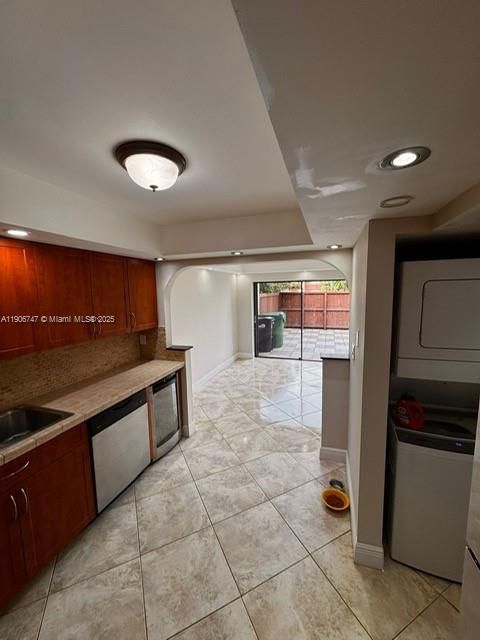 На продажу: $350,000 (2 спален, 2 ванн, 1310 Квадратных фут)