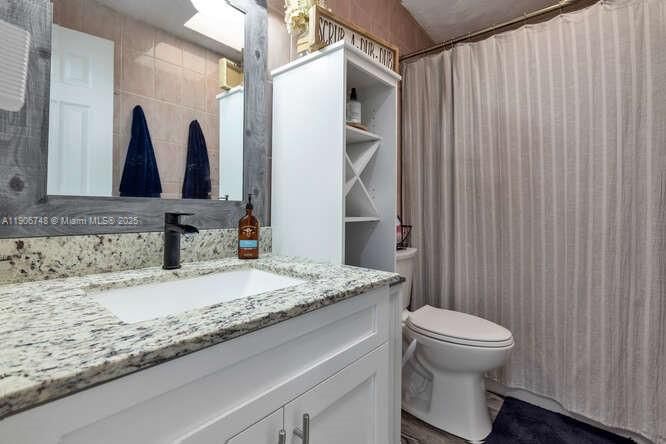 待售: $445,999 (2 贝兹, 1 浴室, 996 平方英尺)