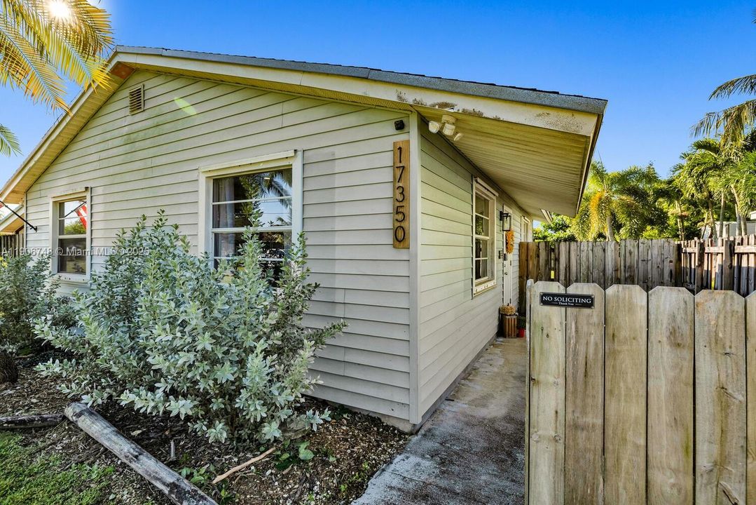 待售: $445,999 (2 贝兹, 1 浴室, 996 平方英尺)