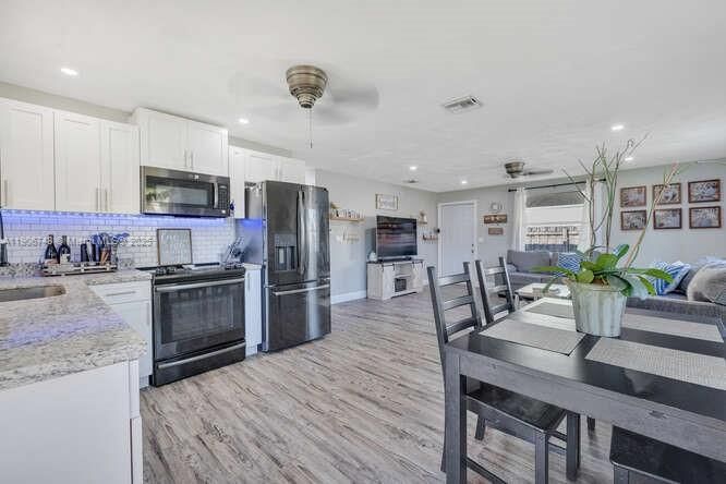 待售: $445,999 (2 贝兹, 1 浴室, 996 平方英尺)