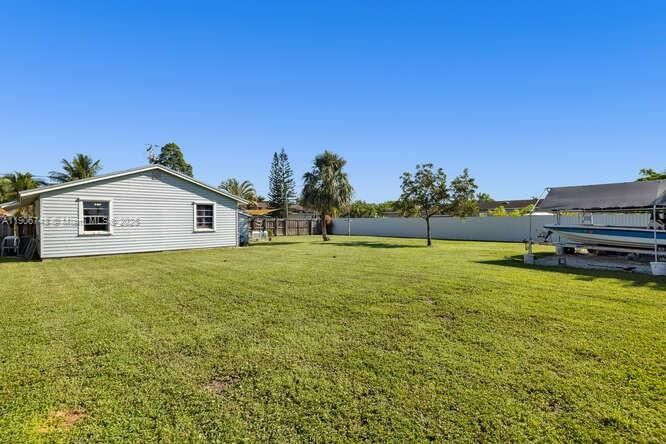 待售: $445,999 (2 贝兹, 1 浴室, 996 平方英尺)