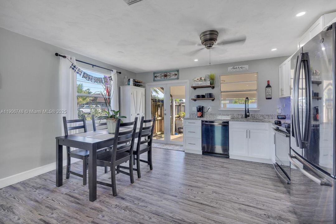 待售: $445,999 (2 贝兹, 1 浴室, 996 平方英尺)