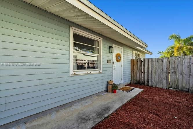 待售: $445,999 (2 贝兹, 1 浴室, 996 平方英尺)