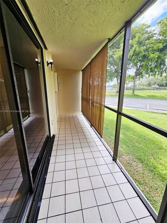 Active With Contract: $2,400 (3 beds, 2 baths, 1040 Square Feet)