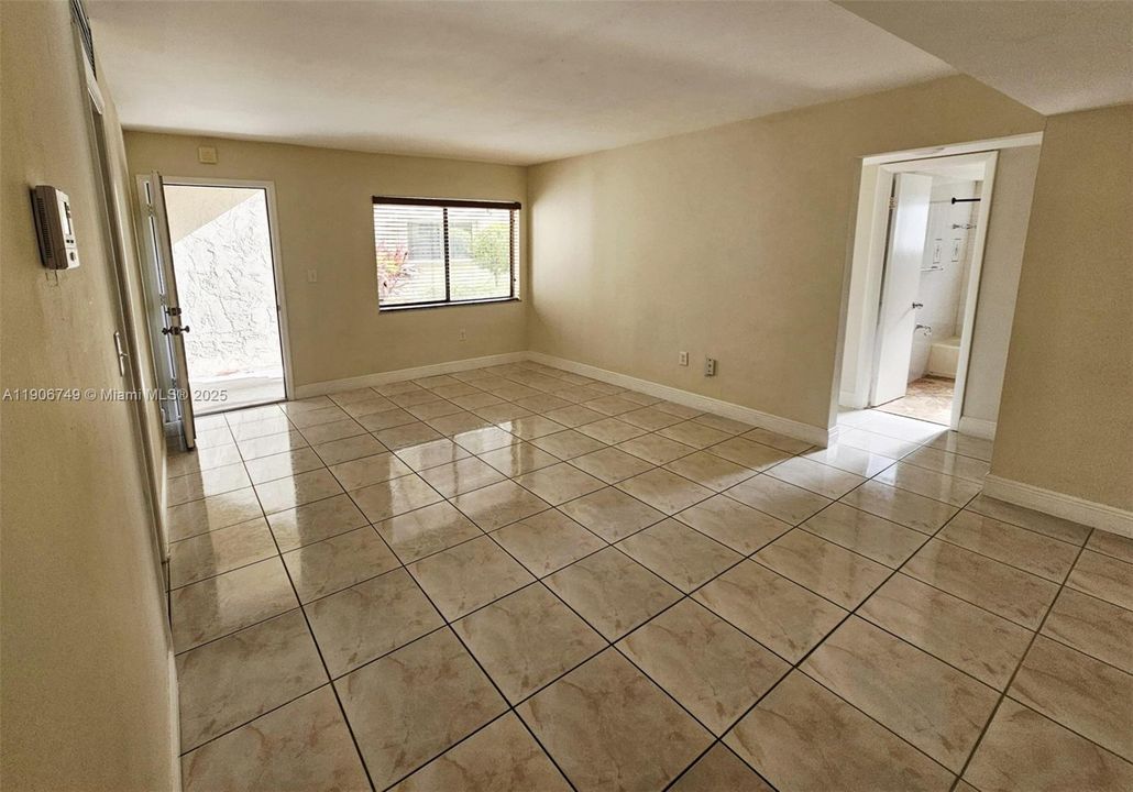 Active With Contract: $2,400 (3 beds, 2 baths, 1040 Square Feet)