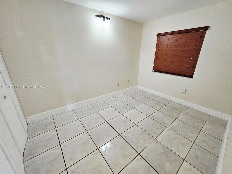 Active With Contract: $2,400 (3 beds, 2 baths, 1040 Square Feet)