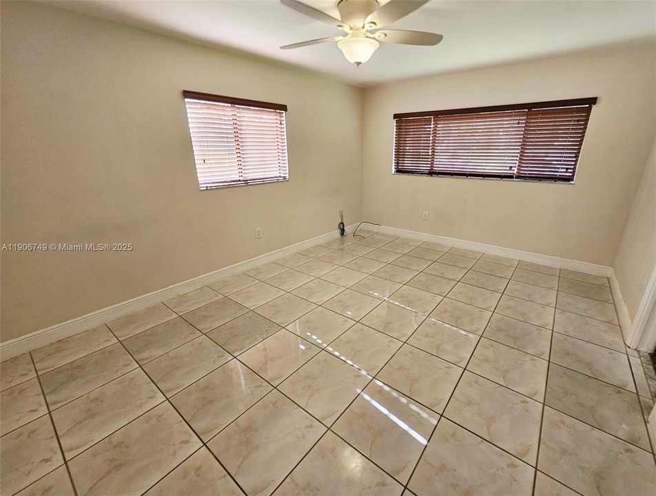 Active With Contract: $2,400 (3 beds, 2 baths, 1040 Square Feet)