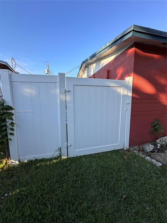 最近租的: $1,400 (1 贝兹, 1 浴室, 600 平方英尺)