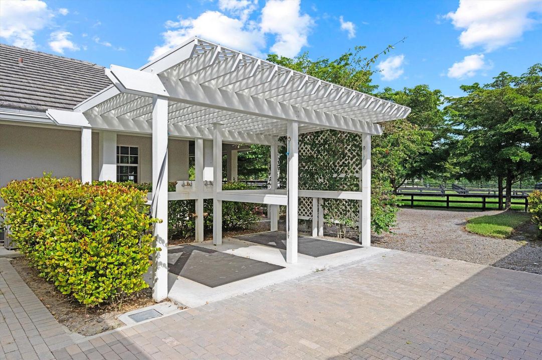 EXTERNAL WASH STALLS