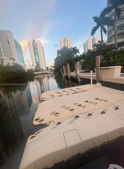 На продажу: $2,500 (1,380 кв.фт.)