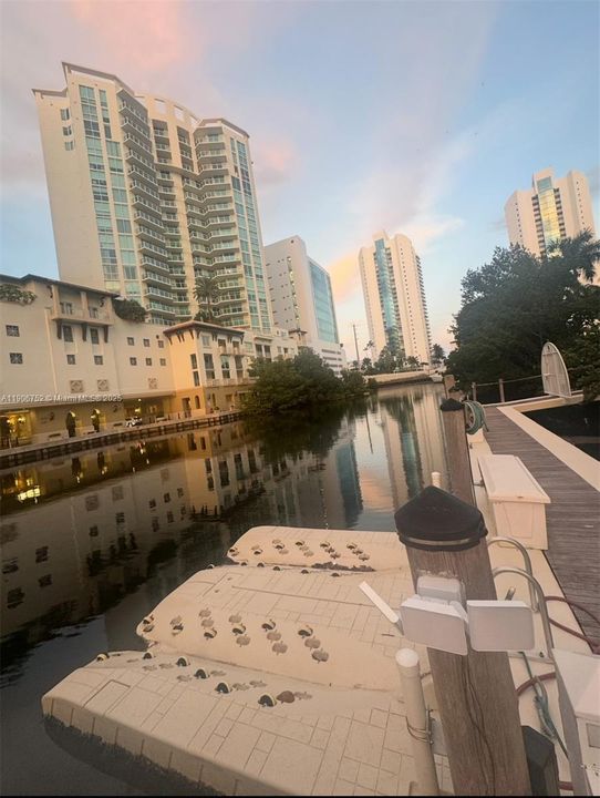 На продажу: $2,500 (1,380 кв.фт.)