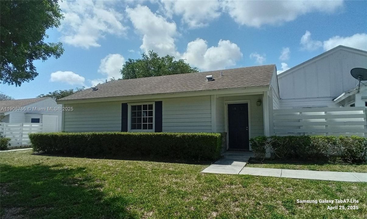 出租: $2,500 (2 贝兹, 2 浴室, 852 平方英尺)