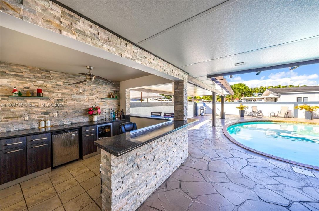 Под контрактом: $4,300 (3 спален, 2 ванн, 1696 Квадратных фут)