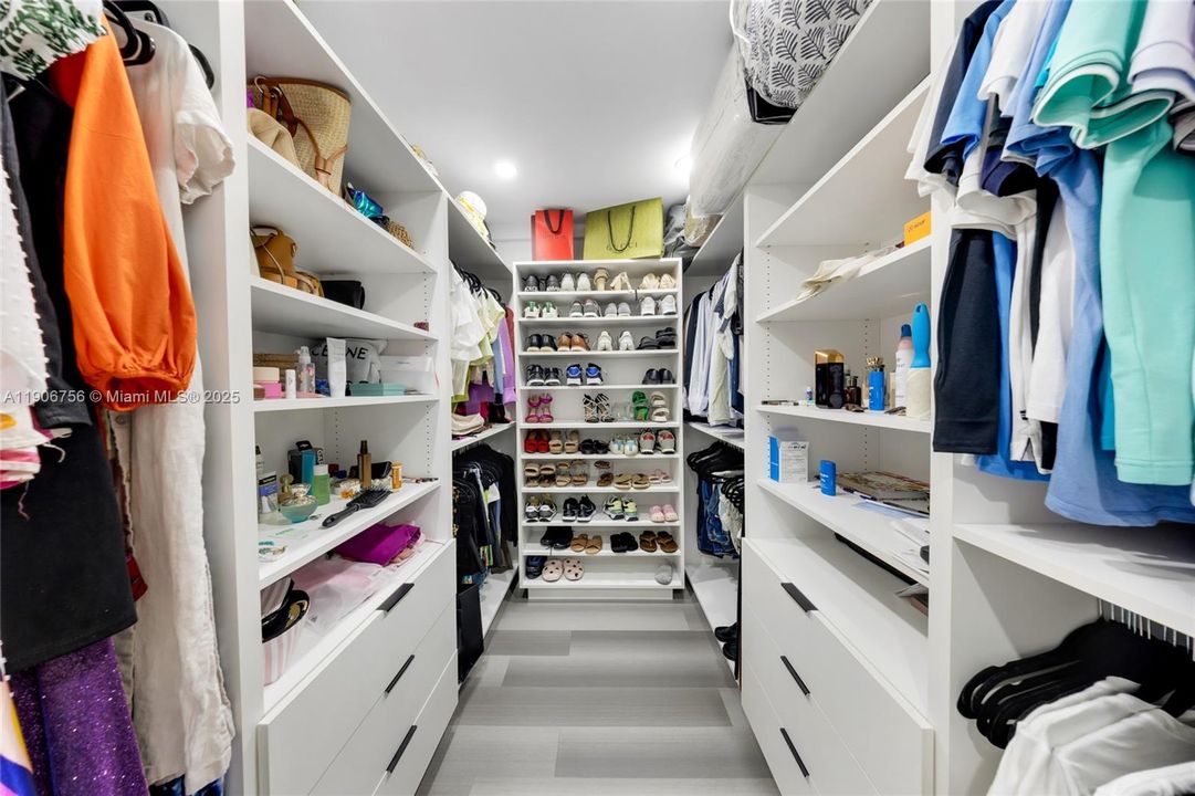 Под контрактом: $4,300 (3 спален, 2 ванн, 1696 Квадратных фут)