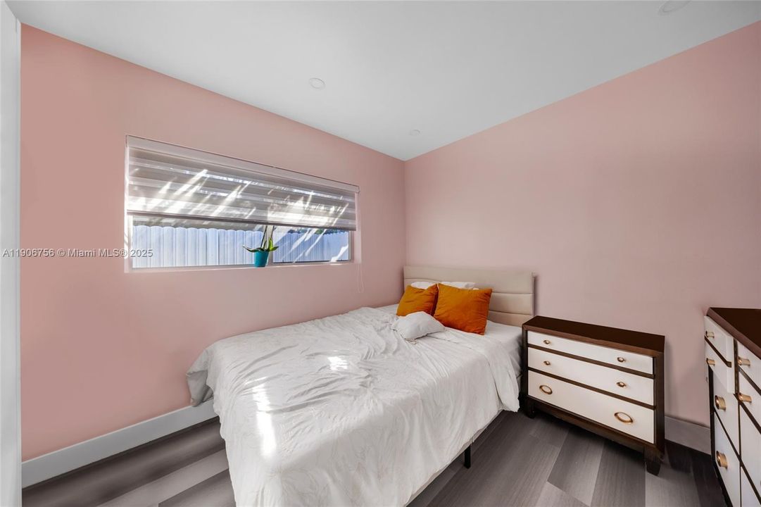 Под контрактом: $4,300 (3 спален, 2 ванн, 1696 Квадратных фут)