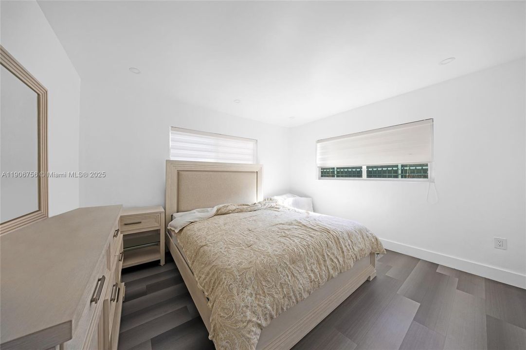 Под контрактом: $4,300 (3 спален, 2 ванн, 1696 Квадратных фут)