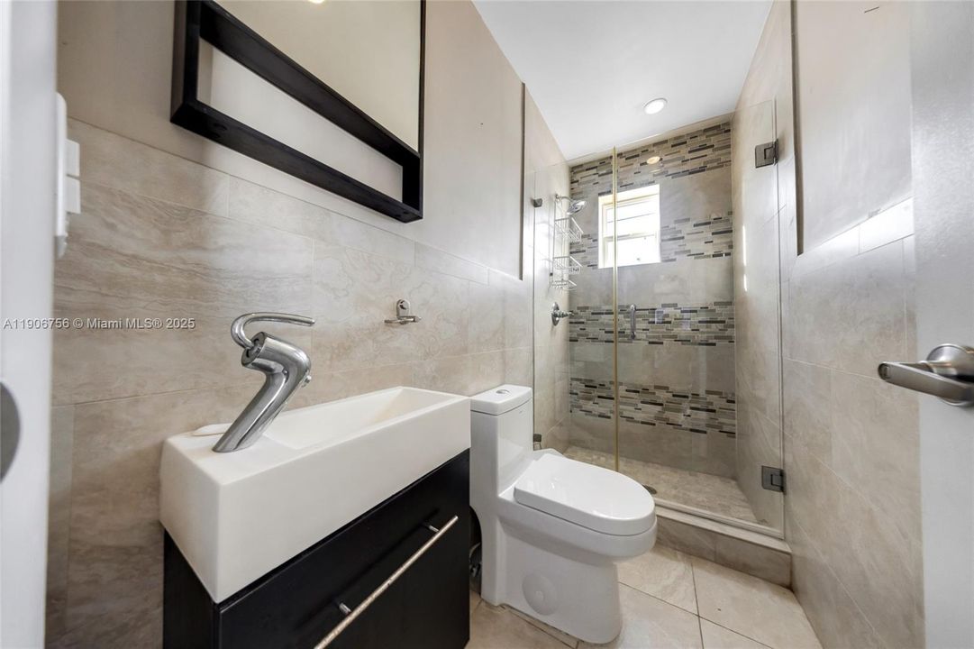 Под контрактом: $4,300 (3 спален, 2 ванн, 1696 Квадратных фут)