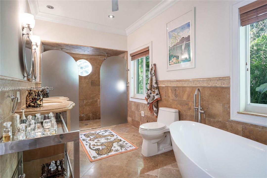 For Sale: $3,250,000 (5 beds, 4 baths, 4086 Square Feet)