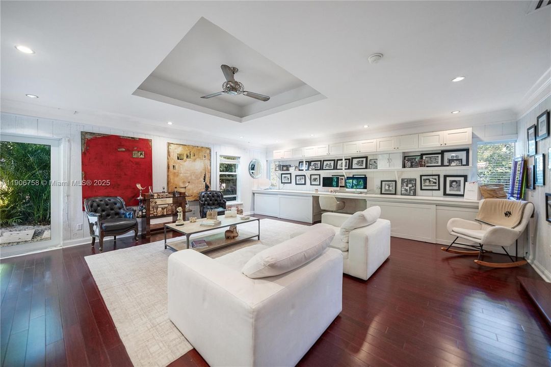 For Sale: $3,250,000 (5 beds, 4 baths, 4086 Square Feet)