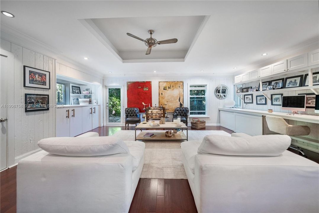 For Sale: $3,250,000 (5 beds, 4 baths, 4086 Square Feet)