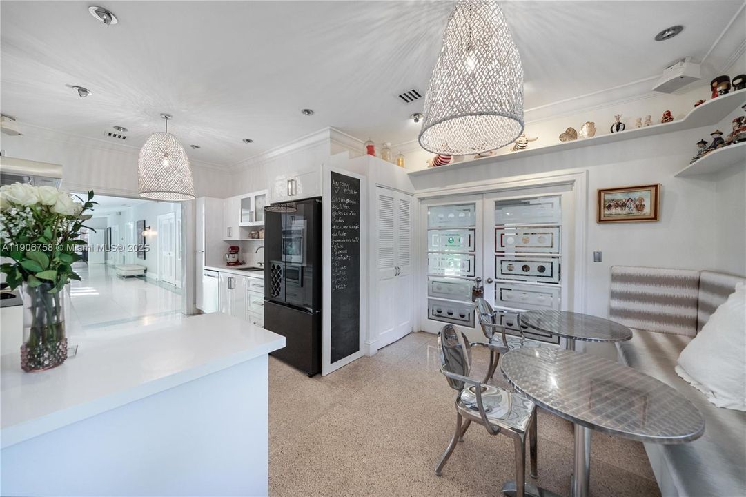 For Sale: $3,250,000 (5 beds, 4 baths, 4086 Square Feet)