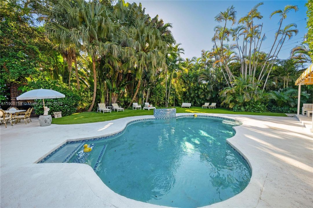 For Sale: $3,250,000 (5 beds, 4 baths, 4086 Square Feet)