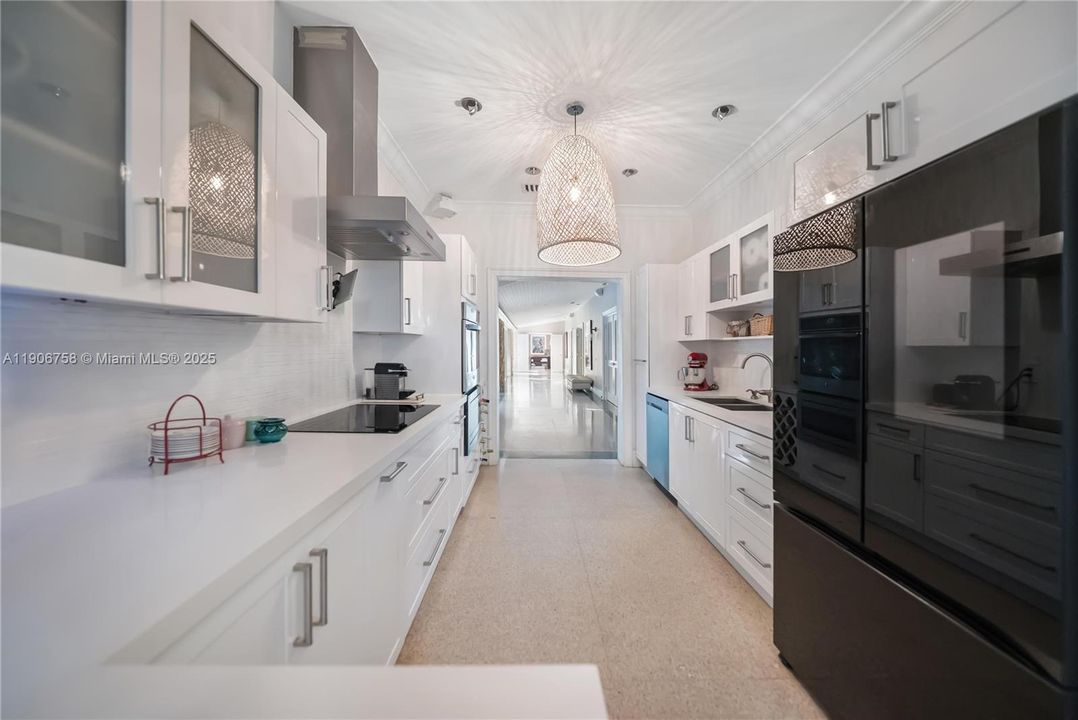 For Sale: $3,250,000 (5 beds, 4 baths, 4086 Square Feet)