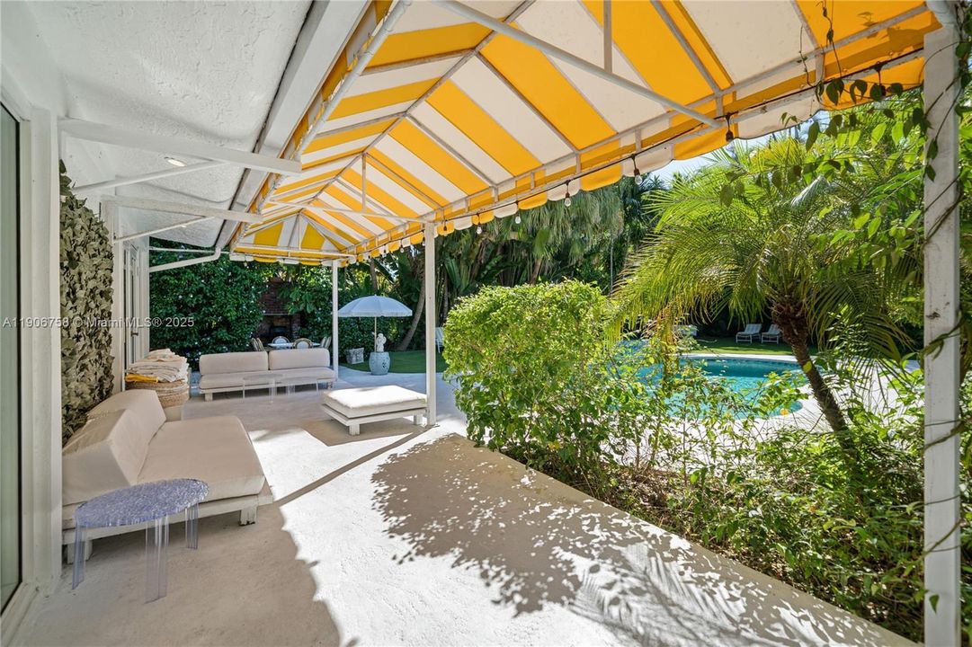 For Sale: $3,250,000 (5 beds, 4 baths, 4086 Square Feet)