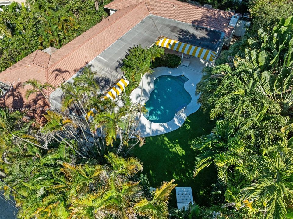 For Sale: $3,250,000 (5 beds, 4 baths, 4086 Square Feet)