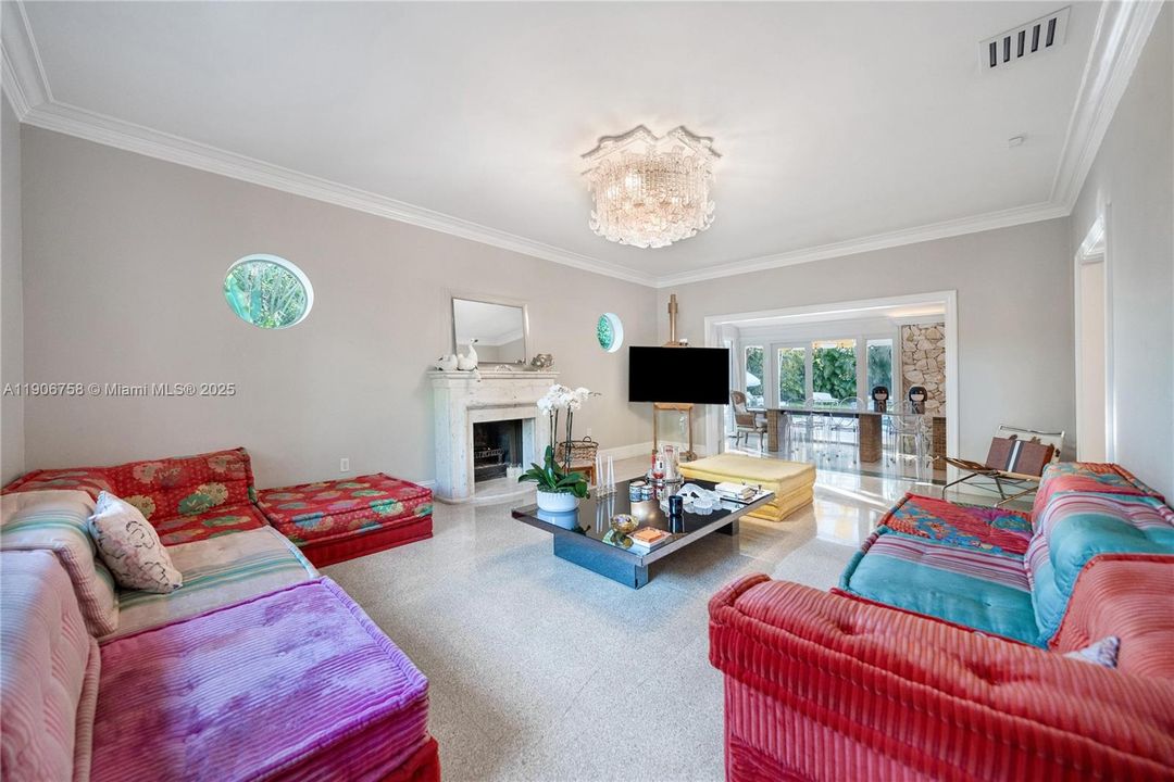 For Sale: $3,250,000 (5 beds, 4 baths, 4086 Square Feet)