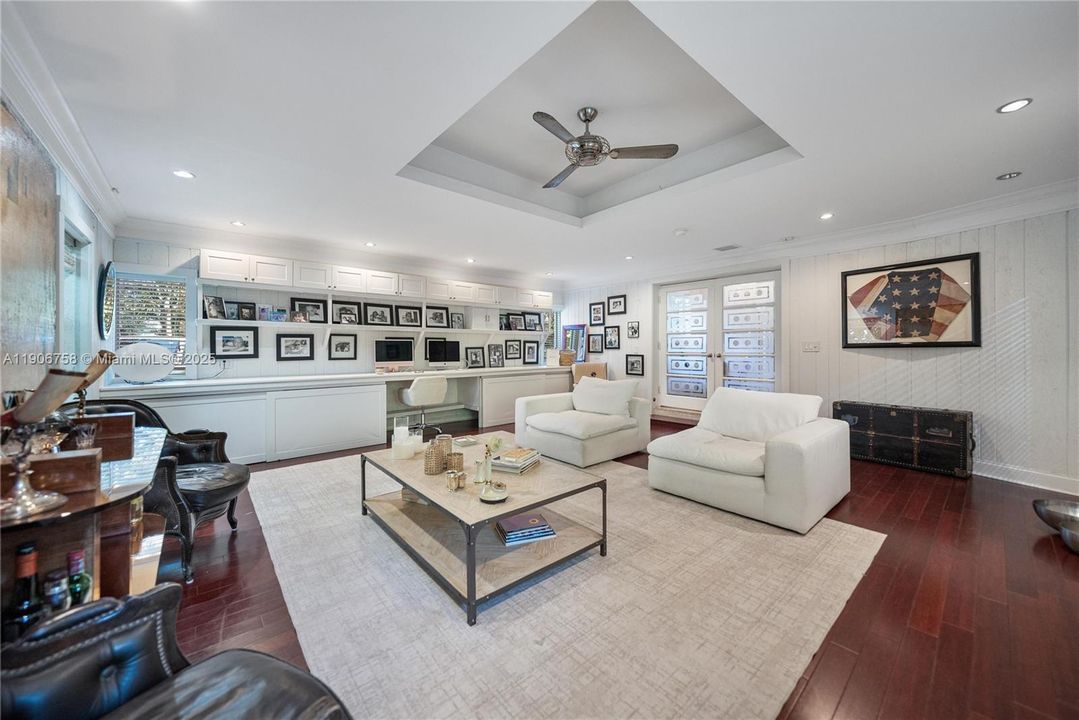 For Sale: $3,250,000 (5 beds, 4 baths, 4086 Square Feet)