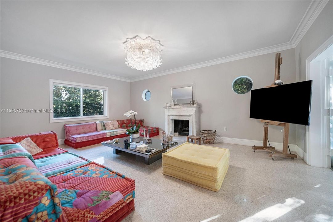 For Sale: $3,250,000 (5 beds, 4 baths, 4086 Square Feet)