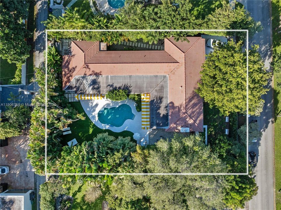 For Sale: $3,250,000 (5 beds, 4 baths, 4086 Square Feet)