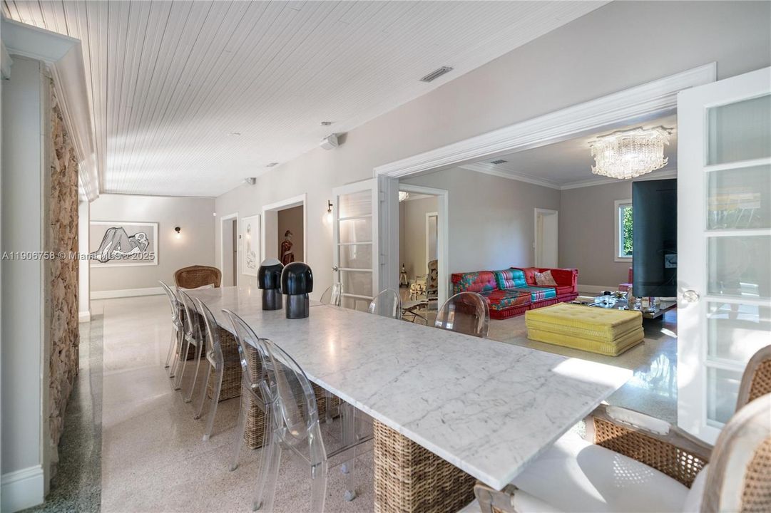 For Sale: $3,250,000 (5 beds, 4 baths, 4086 Square Feet)