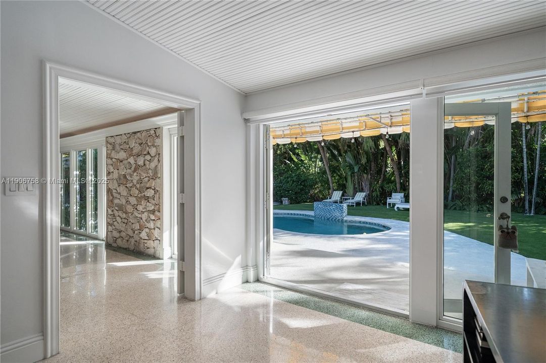 For Sale: $3,250,000 (5 beds, 4 baths, 4086 Square Feet)