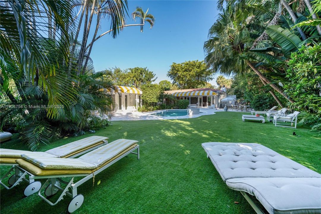 For Sale: $3,250,000 (5 beds, 4 baths, 4086 Square Feet)