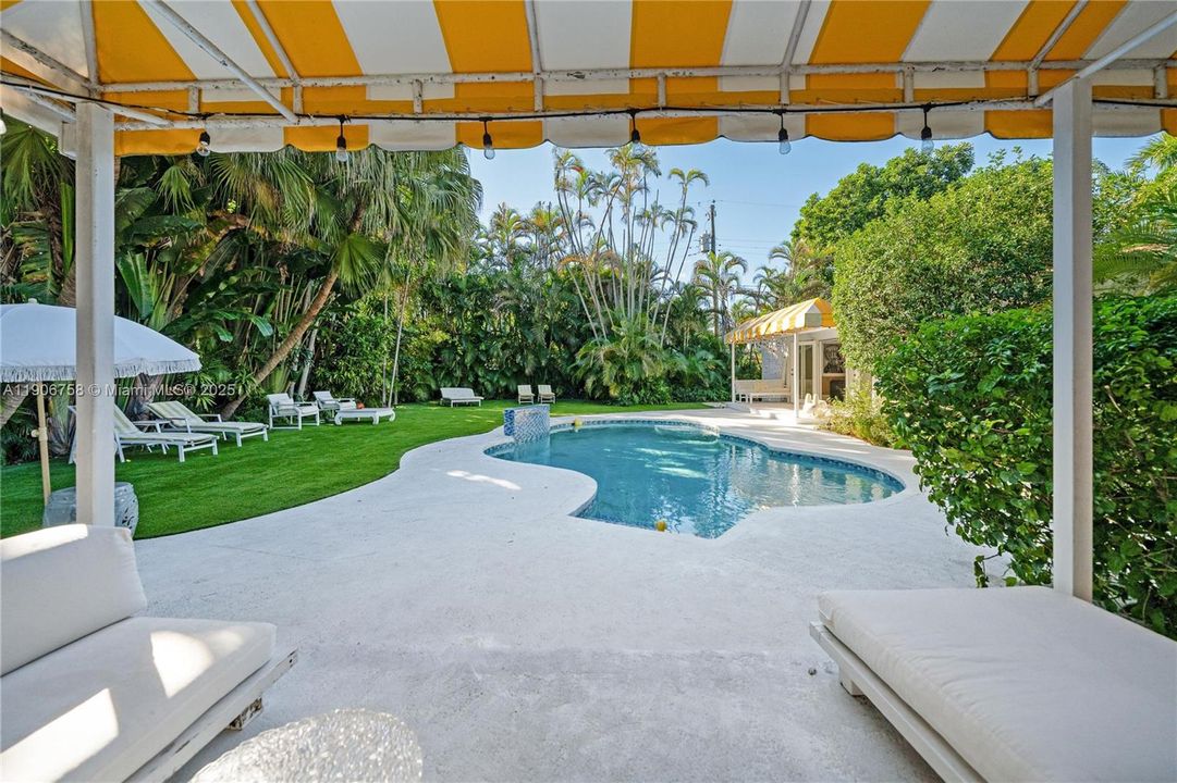 For Sale: $3,250,000 (5 beds, 4 baths, 4086 Square Feet)