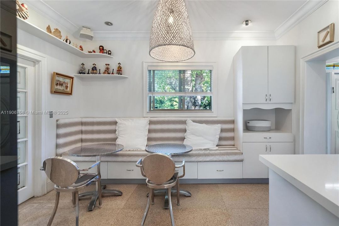 For Sale: $3,250,000 (5 beds, 4 baths, 4086 Square Feet)