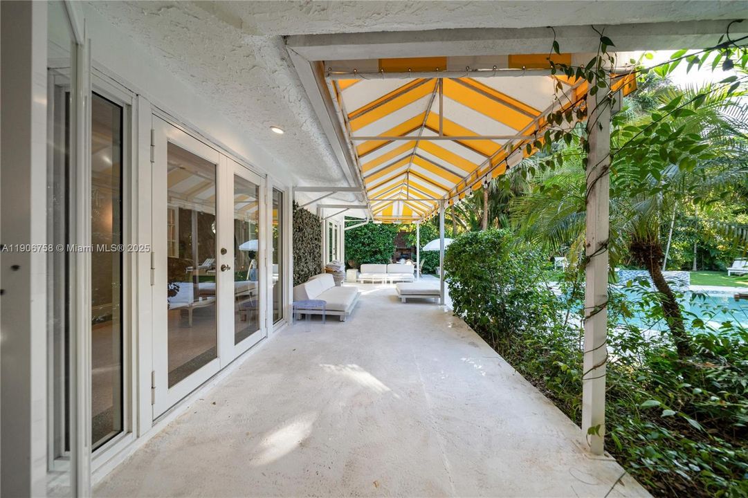 For Sale: $3,250,000 (5 beds, 4 baths, 4086 Square Feet)